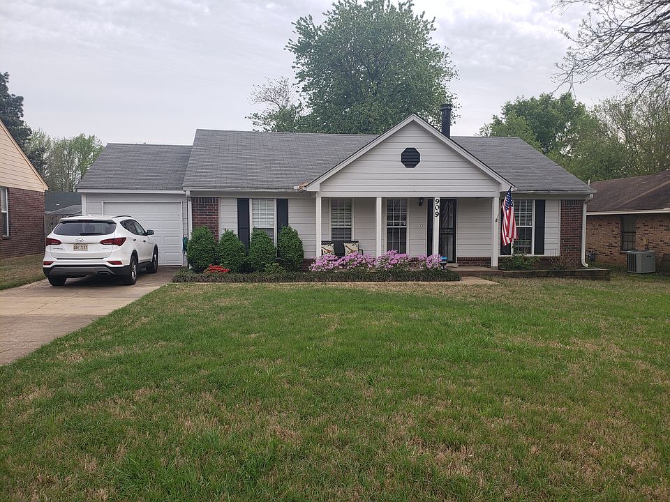 1st image of 909 Autumn Woods Dr E