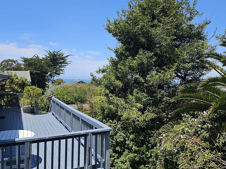 Peek aboo ocean view