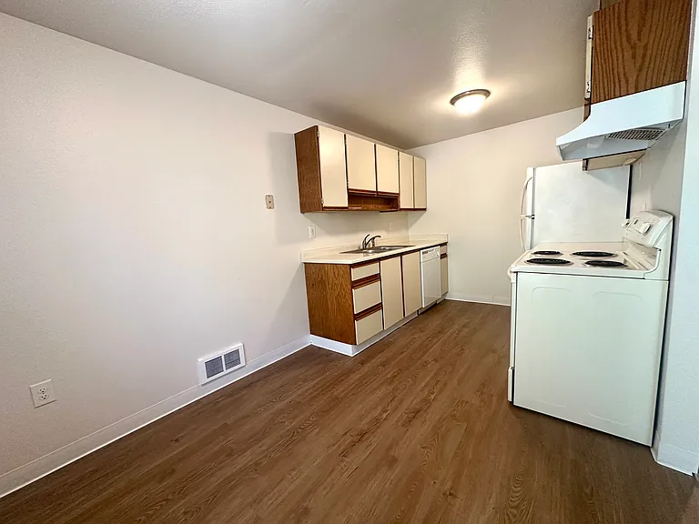 Sherwood Apartments — Photo 8