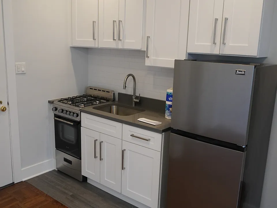 422-24 W Melrose St #422-1305