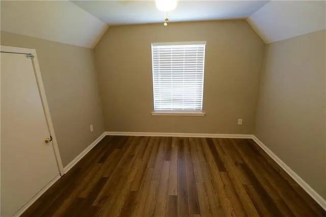 100 Peter Ln — Photo 15