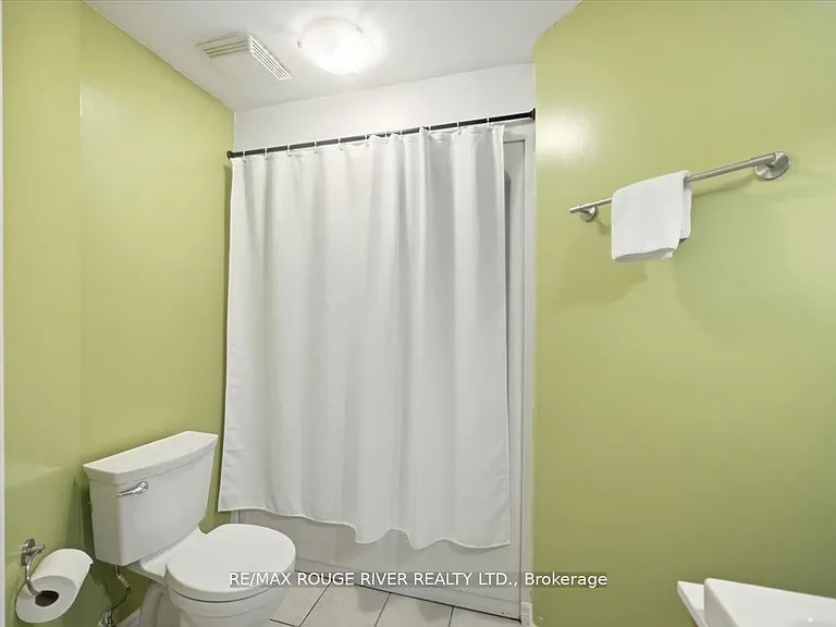 135 James St S #1401 — Photo 26