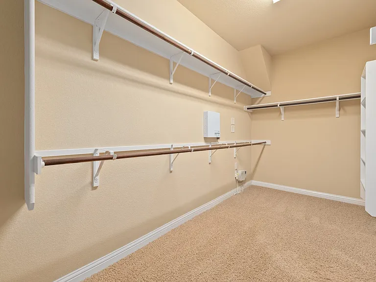 4917 Pyrenees Pass — Photo 7