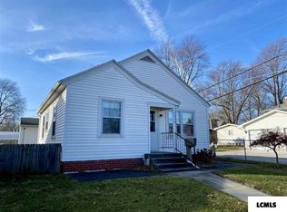 907 Davenport St, Lincoln, IL 62656