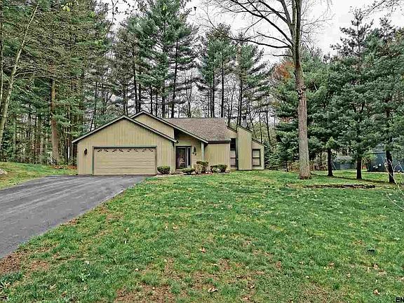 2nd image of 62 Meadow Rue Pl