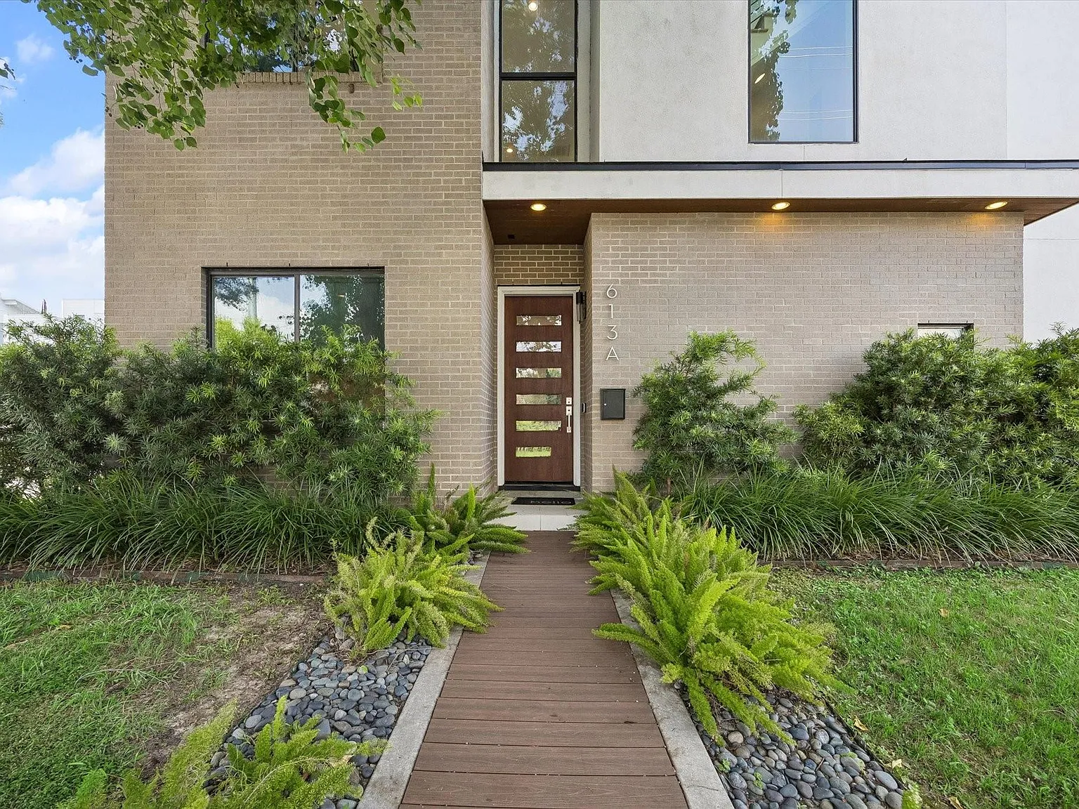 3 bed, 3.5 bath, 3115 sqft, $6,000 — Photo 4