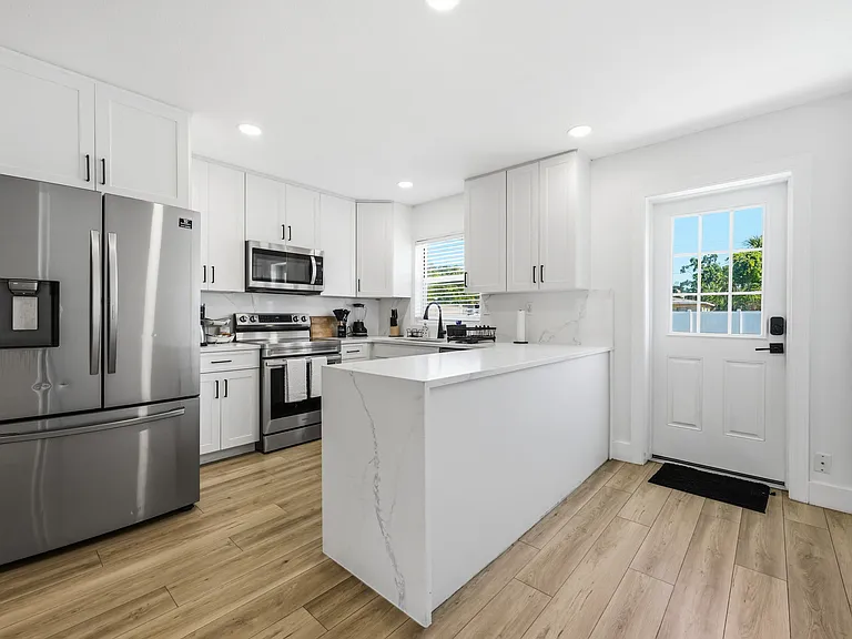 4310 W Carmen St — Photo 13