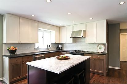 3rd image of 974 Chapel Ct S