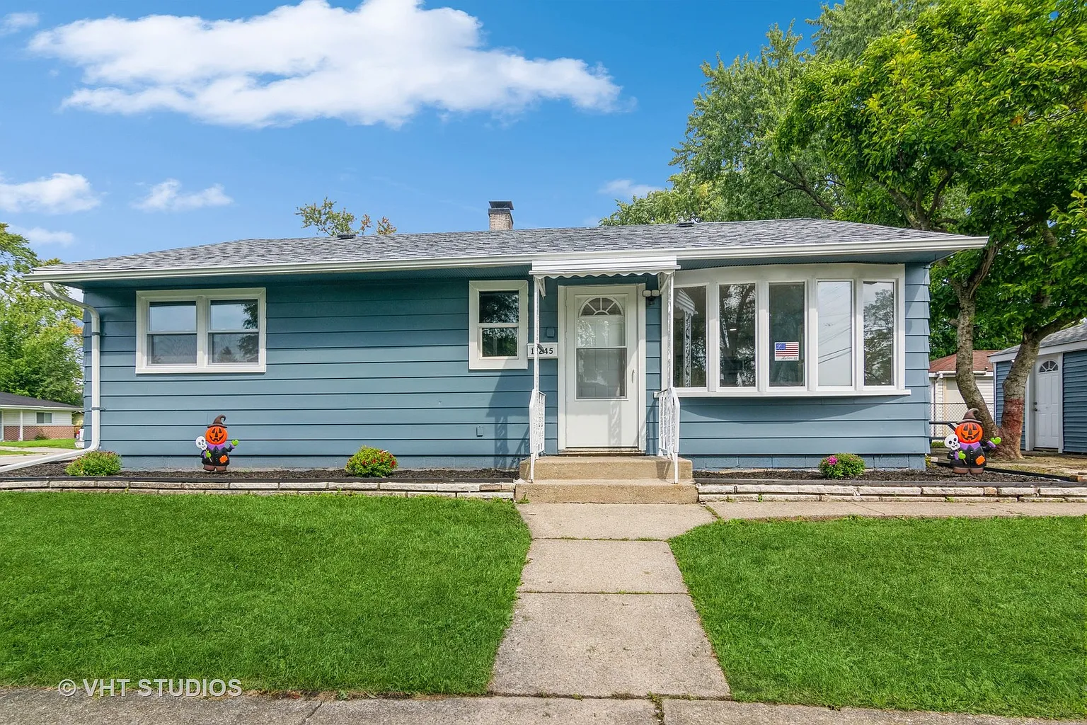 15245 Dorchester Ave photo 1