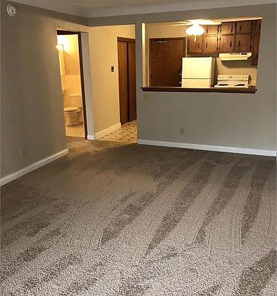 4th image of 400 Larpenteur Ave W #13