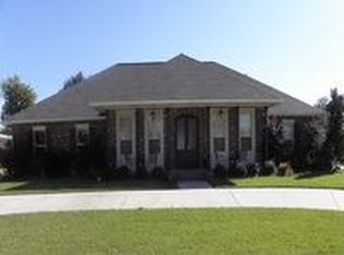 175 Riverbend Dr, Belle Chasse, LA 70037