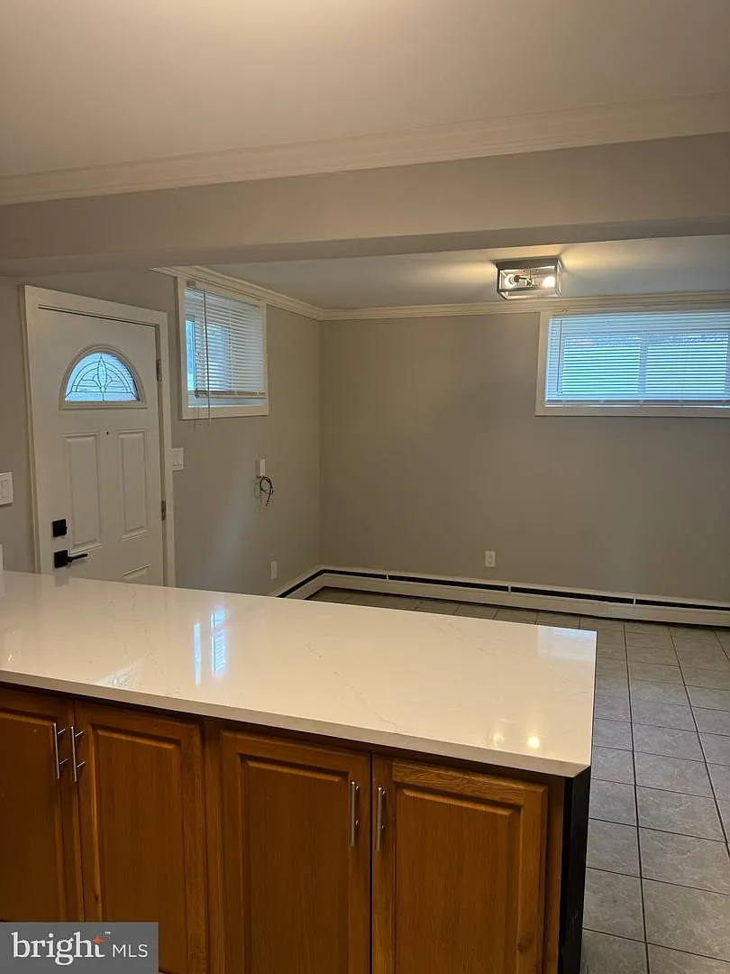 1 bed, 1.0 bath, 2447 sqft, $1,250 — Photo 4