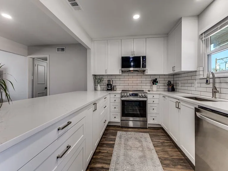6037 Sandhurst Ln #C — Photo 2