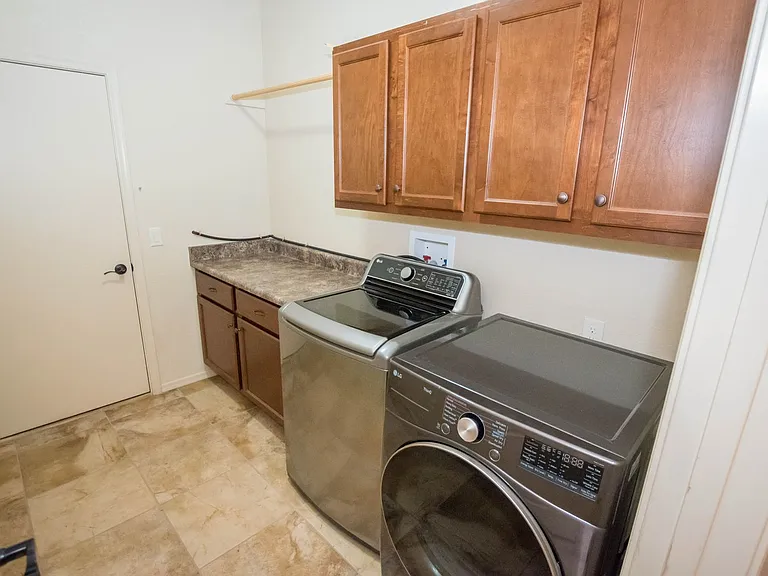 278 Bainbridge Dr — Photo 37