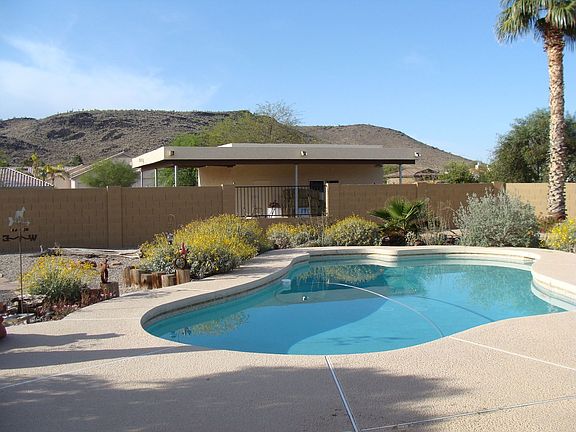 back yard w/ outbuilding