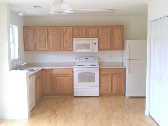2nd image of 5212 Macclellan St #703
