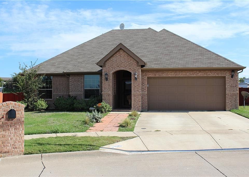 1st image of 1525 Carol Dr