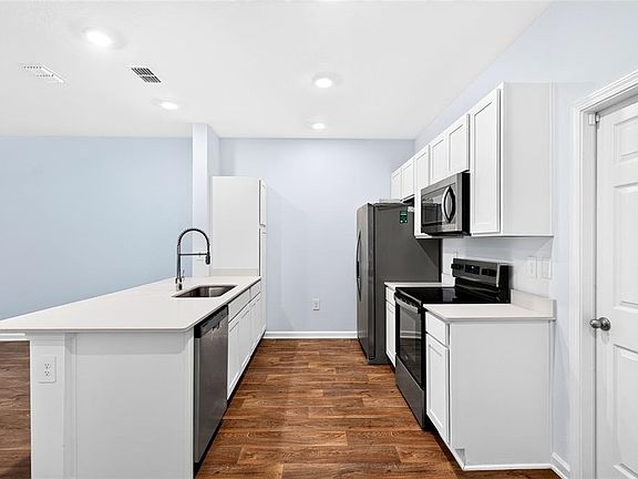 2nd image of 871 RIVERTREE PLACE