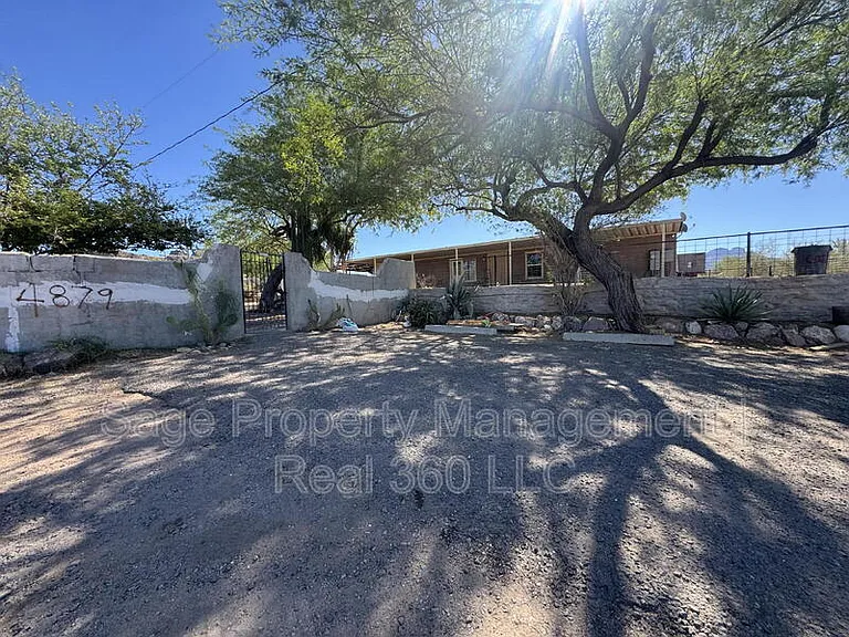 4879 N Monterey Dr — Photo 12
