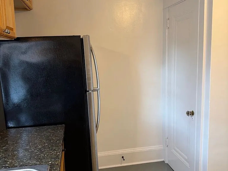 302 Hasbrouck Ave — Photo 6