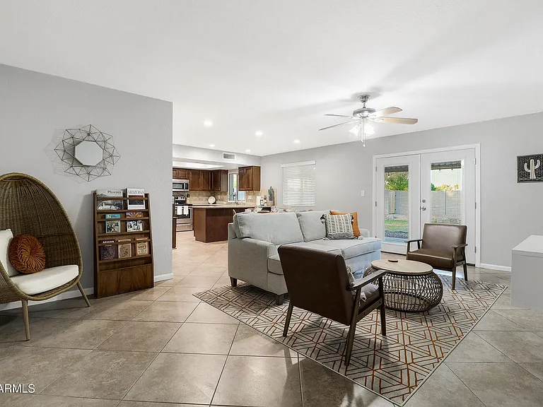 5803 S Kenwood Ln — Photo 4