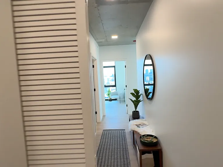 180 N Elizabeth St #709 — Photo 6