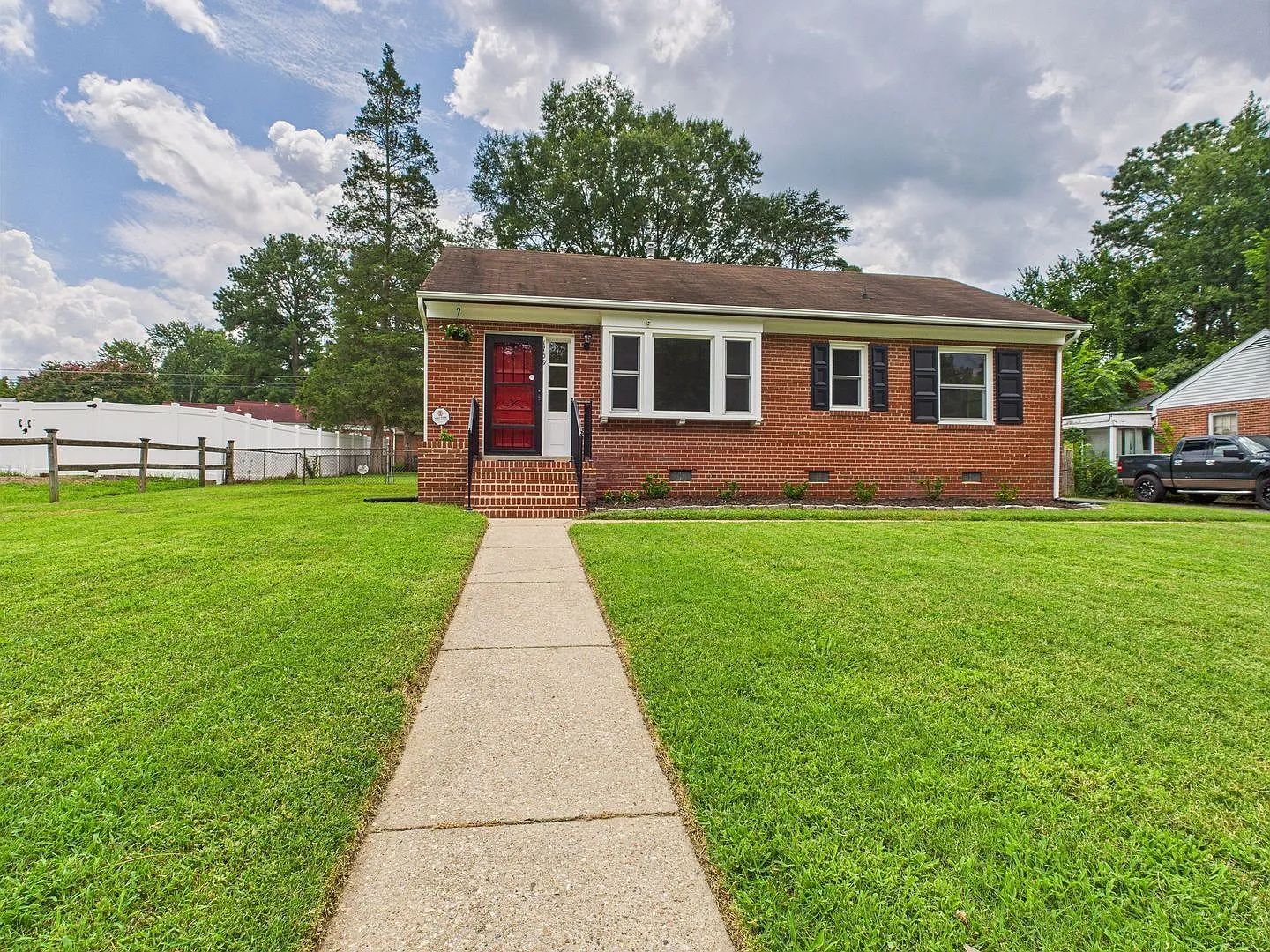3 bed, 1.0 bath, 936 sqft, $2,050 — Photo 2