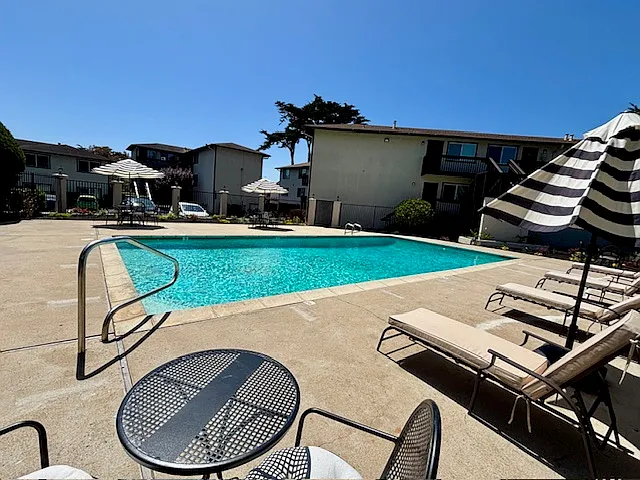 Lake View Terrace — Photo 3