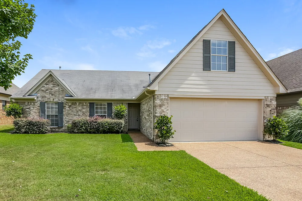 3 bed, 2.0 bath, 1918 sqft, $2,980 — Photo 1