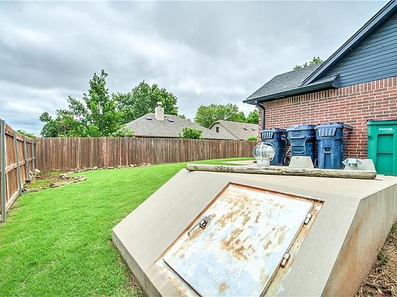 5th image of 18324 Chestnut Oak Dr