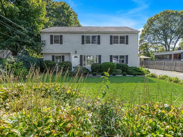301 Lynn Avenue, East Northport, NY 11731