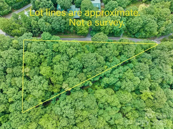 201 Chickadee Ln, Maggie Valley, NC 28751