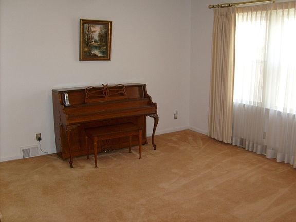 5th image of 4527 Dayview Ave
