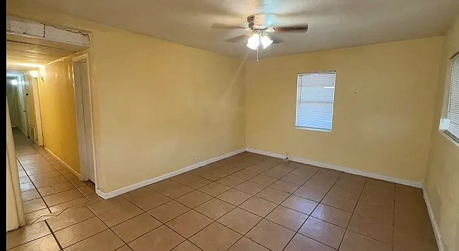722 S Vaughn Ave — Photo 3