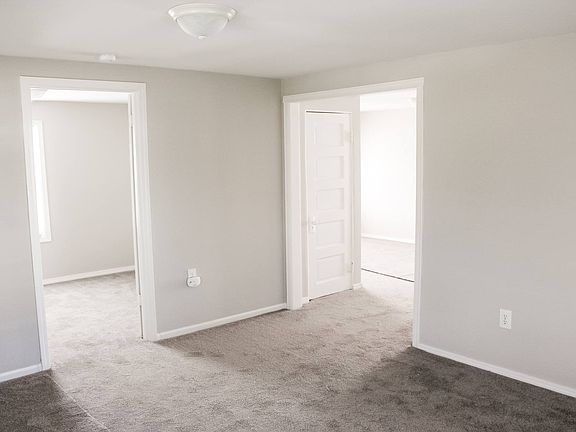 5th image of 26135 Groveland St