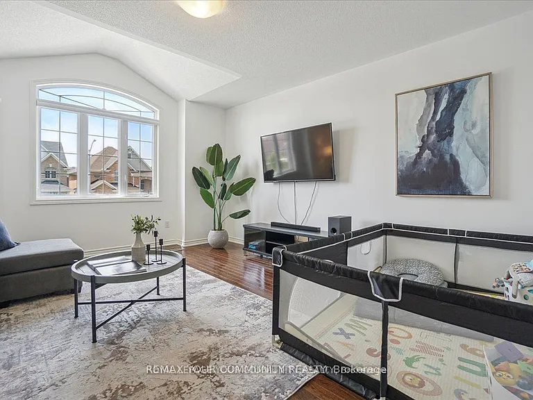 2172 Dawson Cres — Photo 10