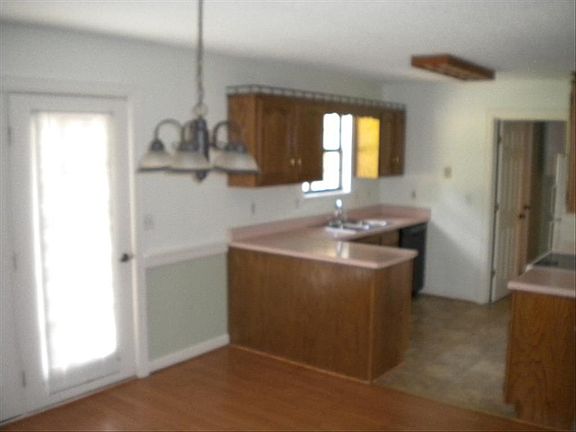 3rd image of 5523 Twin Oaks Dr