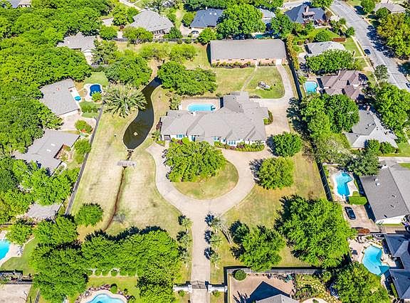 3rd image of 2116 Woodmont Dr