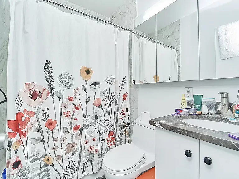211 Avenue A #3 — Photo 6
