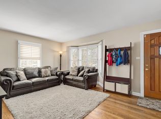 107 Iroquois Dr, Clarendon Hills, IL