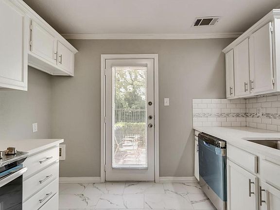 3rd image of 4303 Buena Vista St APT 103