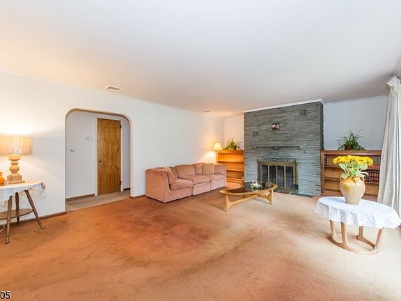 3rd image of 33 Crystal Ave