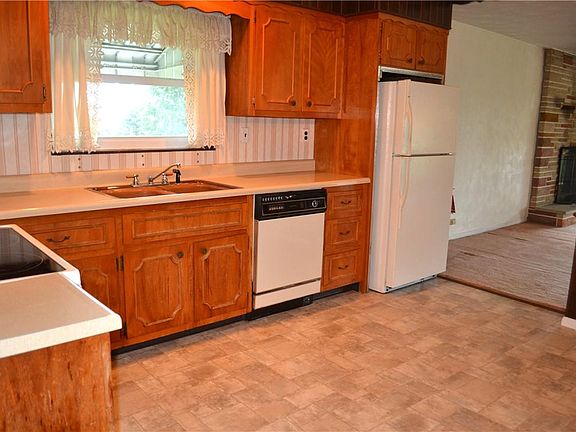 3rd image of 103 W Scenic Dr