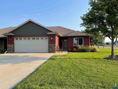 400 Cypress Cir, Harrisburg, SD, 57032
