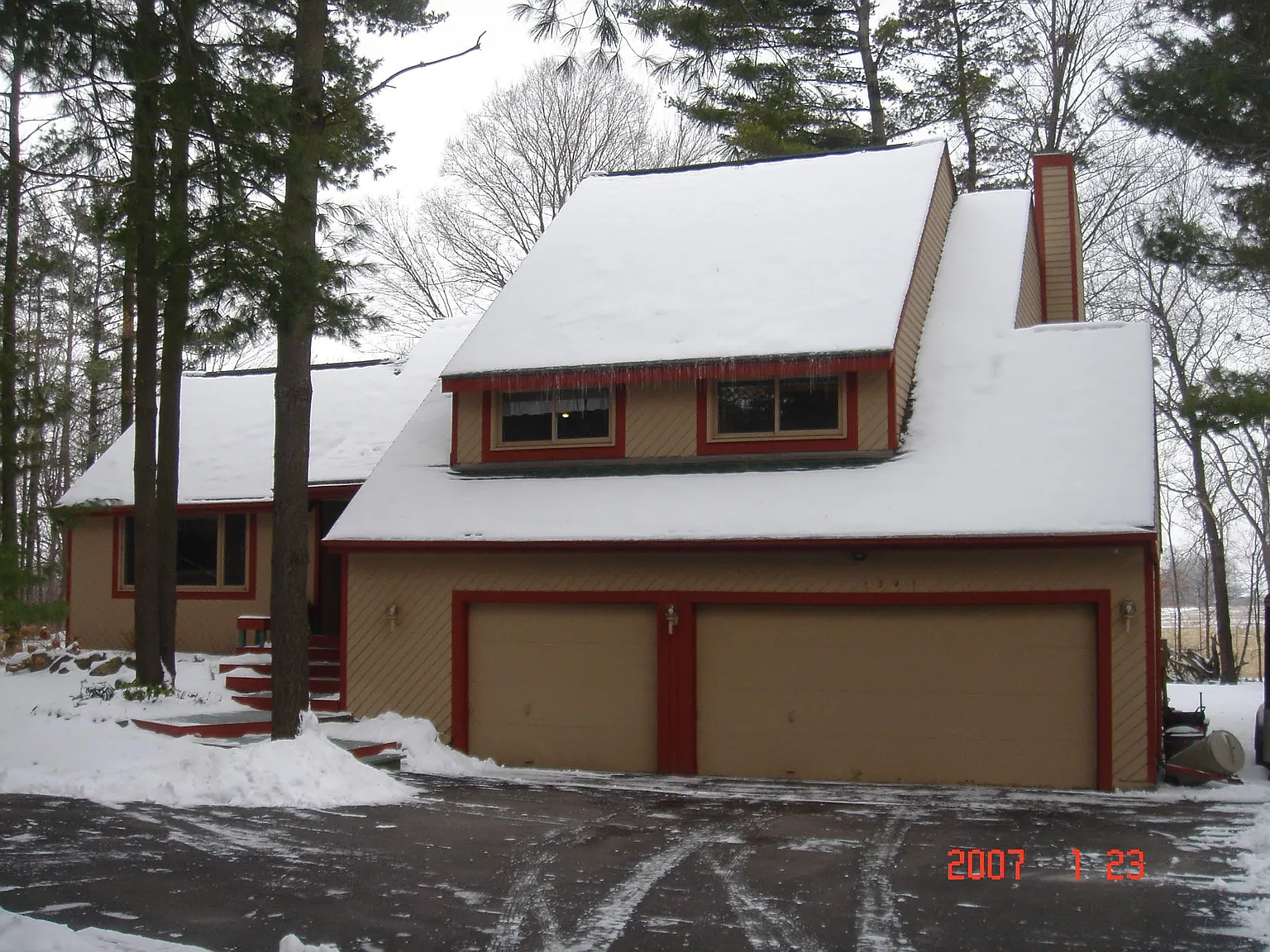 1341 Pinewood Dr photo 1
