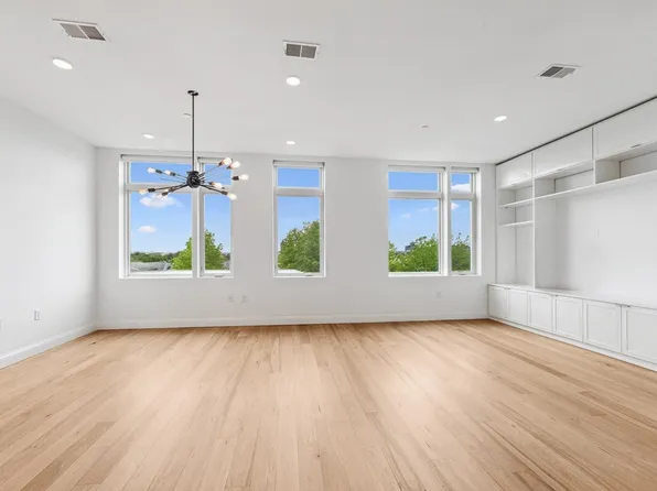 170 W Broadway #403, Boston, MA 02127