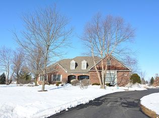 6N910 Gilmore Dr, St Charles, IL 60175