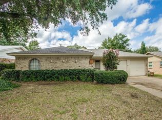 1916 Victoria Dr, Arlington, TX 76012