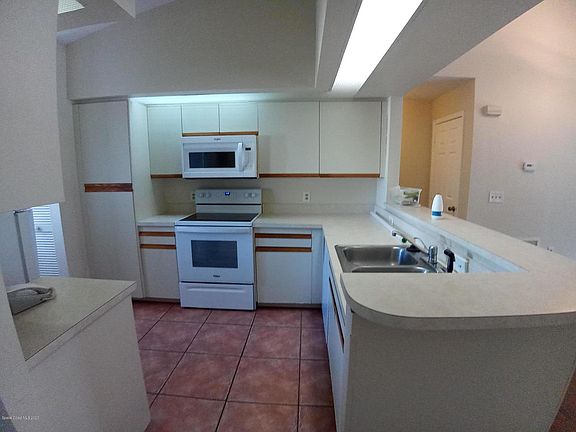 3rd image of 1237 Country Club Dr #1422