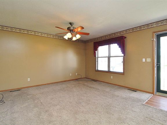2nd image of 816 Mitchell Dr
